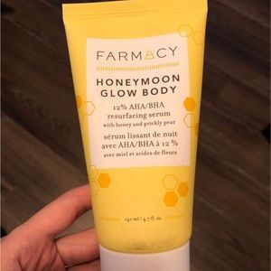 NEW Farmacy Honeymoon glow body